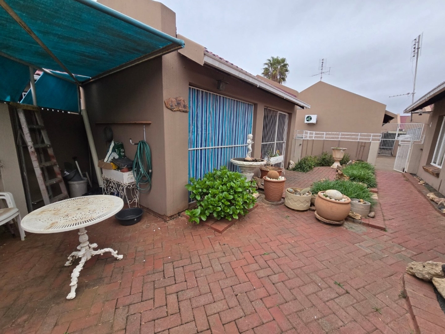 2 Bedroom Property for Sale in Uitsig Free State